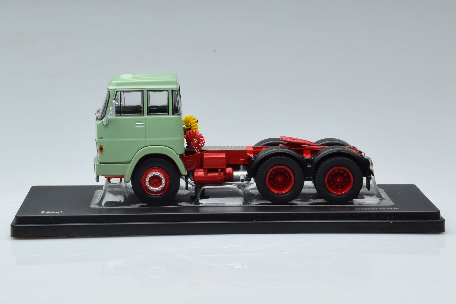 Henschel HS 19 TS Grün IXO 1:43 TR151 Metall – Bild 3 von 6