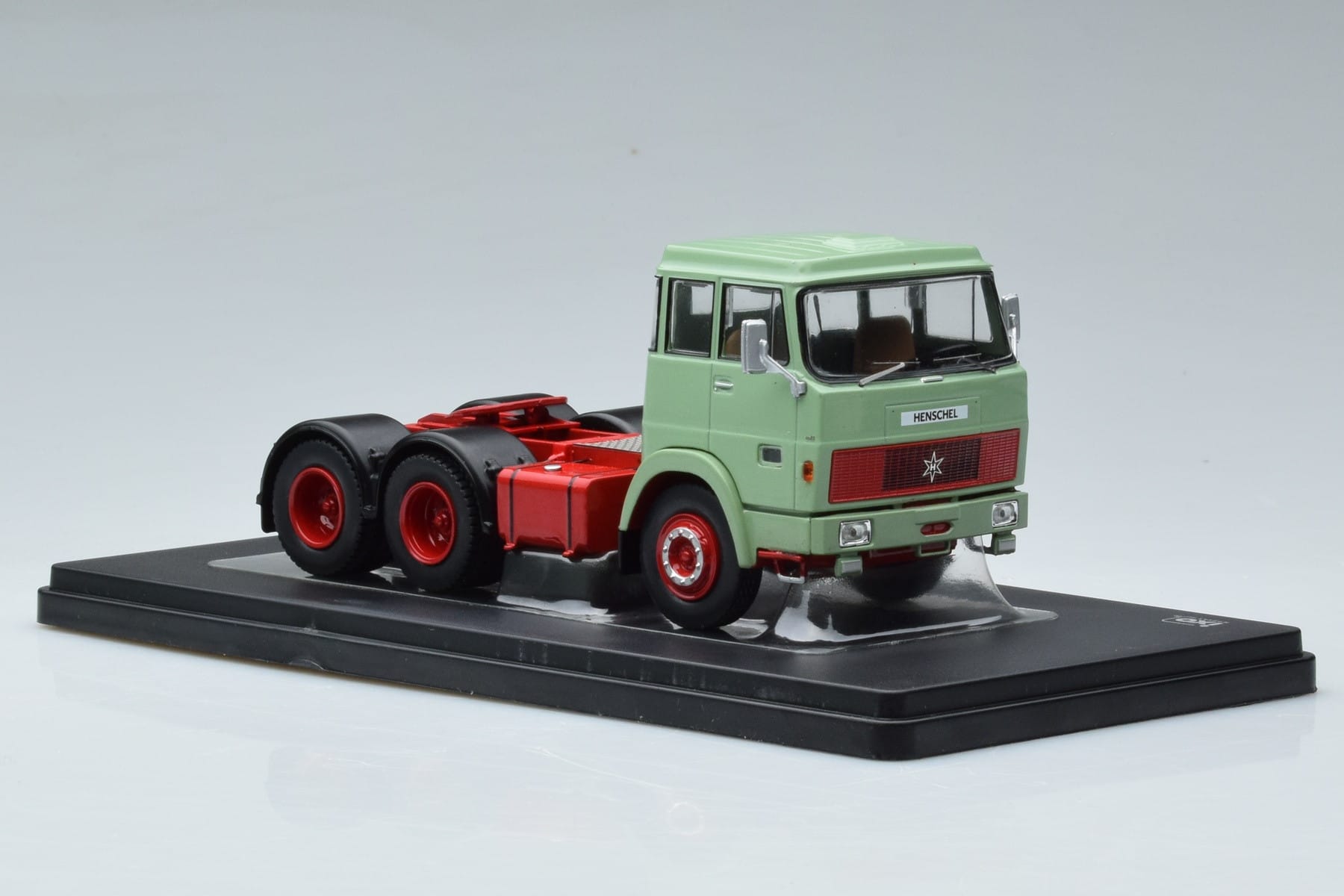 Henschel HS 19 TS Grün IXO 1:43 TR151 Metall – Bild 4 von 6