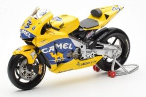 Honda RC211V Pramac Pons #3 M. Biaggi MotoGP 2003 Minichamps 1:12 122037103 Metall – Bild 2 von 4