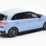 Hyundai i30 N Hellblau Otto 1:18 - image 2 of 6