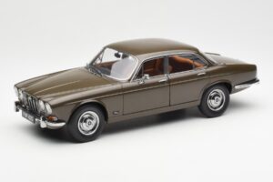 Jaguar XJ6 Series 1 4.2 Sable Braun Paragon 1:18