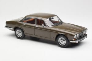 Jaguar XJ6 Series 1 4.2 Sable Braun Paragon 1:18 2011004 Metall – Bild 6 von 8