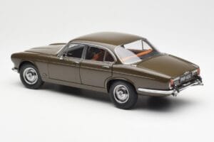 Jaguar XJ6 Series 1 4.2 Sable Braun Paragon 1:18 2011004 Metall – Bild 7 von 8