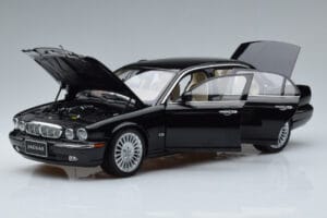 Jaguar XJ6 X350 Ebony Schwarz Almost Real 1:18 810501 Metall – Bild 2 von 11