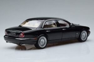 Jaguar XJ6 X350 Ebony Schwarz Almost Real 1:18 810501 Metall – Bild 3 von 11