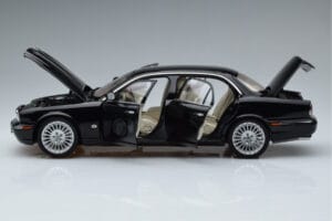 Jaguar XJ6 X350 Ebony Schwarz Almost Real 1:18 810501 Metall – Bild 4 von 11