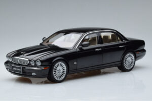 Jaguar XJ6 X350 Ebony Schwarz Almost Real 1:18