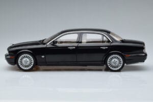 Jaguar XJ6 X350 Ebony Schwarz Almost Real 1:18 810501 Metall – Bild 5 von 11