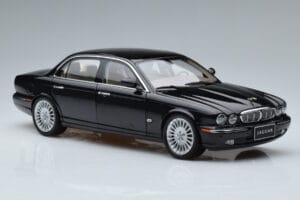 Jaguar XJ6 X350 Ebony Schwarz Almost Real 1:18 810501 Metall – Bild 10 von 11