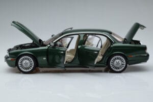 Jaguar XJ6 X350 Racing Grün Almost Real 1:18 810502 Metall – Bild 4 von 13