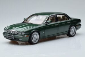 Jaguar XJ6 X350 Racing Grün Almost Real 1:18 810502