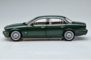 Jaguar XJ6 X350 Racing Grün Almost Real 1:18 810502 Metall – Bild 5 von 13