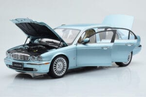 Jaguar XJ6 X350 Seafrost Hellblau Almost Real 1:18 810503 Metall – Bild 2 von 11