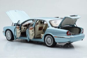 Jaguar XJ6 X350 Seafrost Hellblau Almost Real 1:18 810503 Metall – Bild 3 von 11