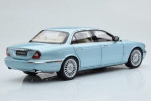 Jaguar XJ6 X350 Seafrost Hellblau Almost Real 1:18 810503 Metall – Bild 4 von 11