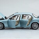 Jaguar XJ6 X350 Seafrost Hellblau Almost Real 1:18 - image 5 of 11