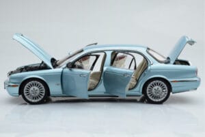 Jaguar XJ6 X350 Seafrost Hellblau Almost Real 1:18 810503 Metall – Bild 5 von 11