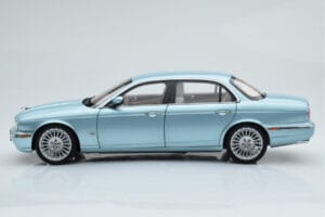 Jaguar XJ6 X350 Seafrost Hellblau Almost Real 1:18 810503 Metall – Bild 6 von 11
