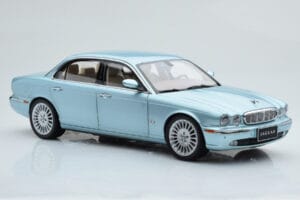 Jaguar XJ6 X350 Seafrost Hellblau Almost Real 1:18 810503 Metall – Bild 7 von 11