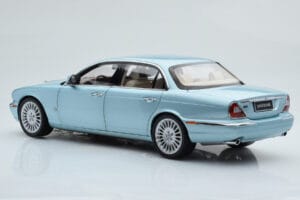 Jaguar XJ6 X350 Seafrost Hellblau Almost Real 1:18 810503 Metall – Bild 8 von 11