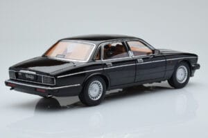 Jaguar XJ6 XJ40 Ebony Schwarz Almost Real 1:18 810543 Metall – Bild 3 von 11