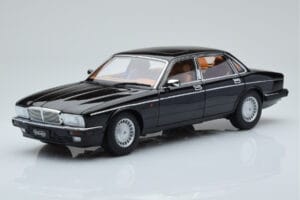 Jaguar XJ6 XJ40 Ebony Schwarz Almost Real 1:18 810543