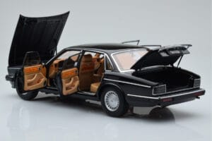 Jaguar XJ6 XJ40 Ebony Schwarz Almost Real 1:18 810543 Metall – Bild 5 von 11