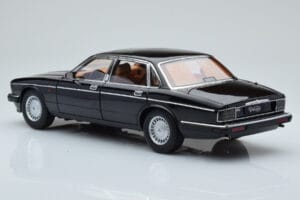 Jaguar XJ6 XJ40 Ebony Schwarz Almost Real 1:18 810543 Metall – Bild 7 von 11