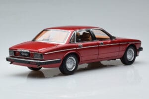 Jaguar XJ6 XJ40 Flamenco Rot Almost Real 1:18 810541 Metall – Bild 3 von 11