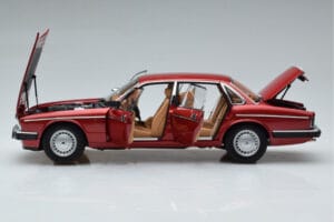 Jaguar XJ6 XJ40 Flamenco Rot Almost Real 1:18 810541 Metall – Bild 4 von 11