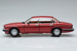 Jaguar XJ6 XJ40 Flamenco Rot Almost Real 1:18 810541 Metall – Bild 5 von 11