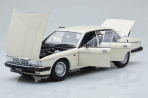 Jaguar XJ6 XJ40 Glacier Weiss Almost Real 1:18 810542 Metall – Bild 2 von 11