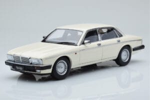 Jaguar XJ6 XJ40 Glacier Weiss Almost Real 1:18 810542