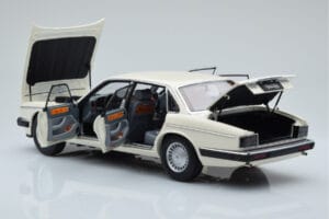 Jaguar XJ6 XJ40 Glacier Weiss Almost Real 1:18 810542 Metall – Bild 5 von 11
