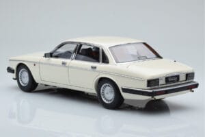 Jaguar XJ6 XJ40 Glacier Weiss Almost Real 1:18 810542 Metall – Bild 7 von 11