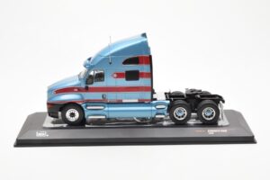 Kenworth T2000 Hellblau Rot IXO 1:43