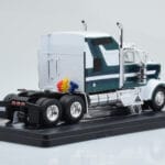 Kenworth W900 Grün Weiss IXO 1:43 - image 2 of 6
