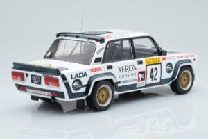 Lada 2105 VFTS #42 S. Brundza Rally 1000 Lakes 1984 IXO 1:18 18RMC146 Metall – Bild 2 von 6