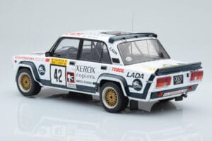 Lada 2105 VFTS #42 S. Brundza Rally 1000 Lakes 1984 IXO 1:18 18RMC146 Metall – Bild 5 von 6