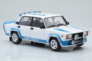 Lada 2105 VFTS Weiss IXO 1:18 18CMC144 Metall – Bild 4 von 6
