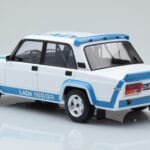 Lada 2105 VFTS Weiss IXO 1:18 - image 5 of 6