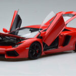 Lamborghini Aventador LP700-4 Andromeda Rot AUTOart 1:18 - image 2 of 10