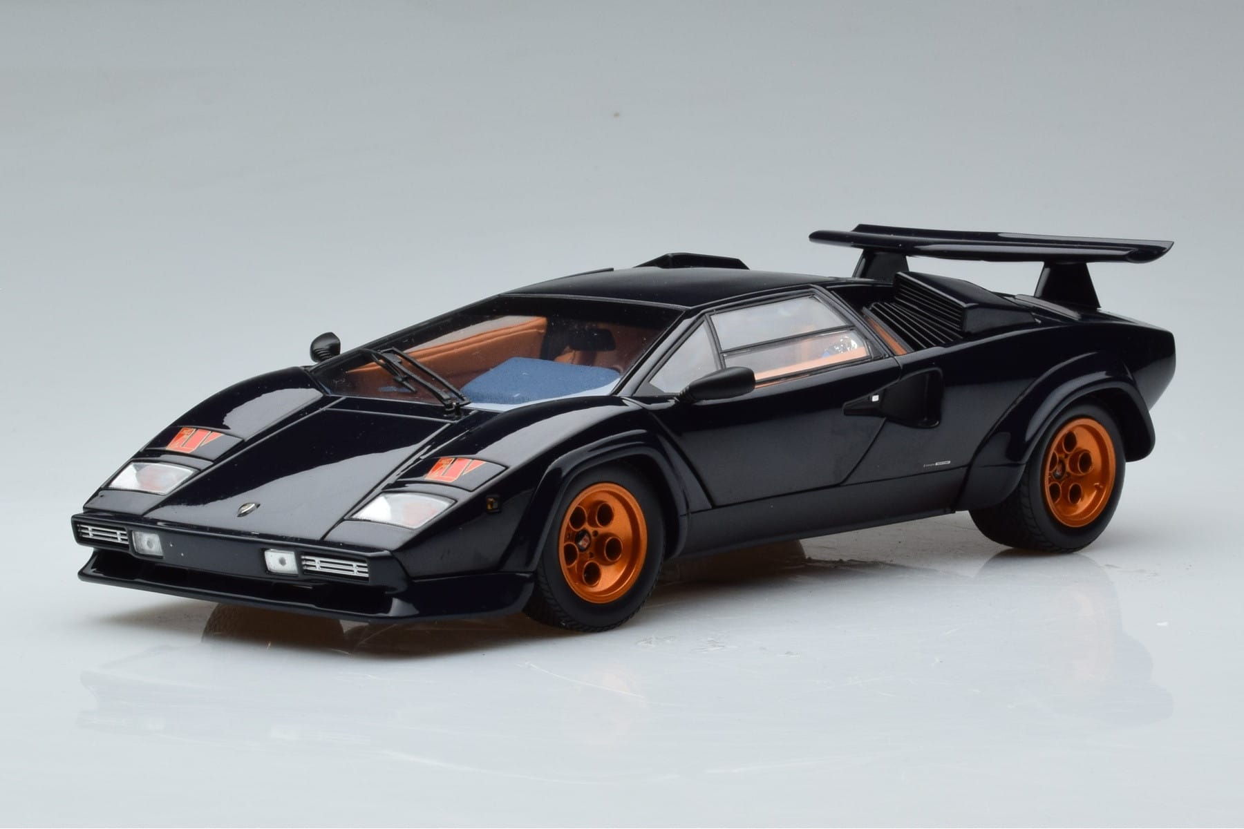 Lamborghini Countach LP500S Walter Wolf Dunkelblau Kyosho 1:18 08320D Metall
