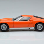 Lamborghini Miura SV Orange AUTOart 1:18 - image 5 of 8