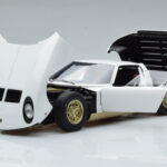 Lamborghini Miura SV Weiss AUTOart 1:18 - image 2 of 8