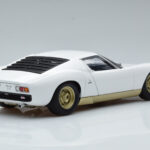Lamborghini Miura SV Weiss AUTOart 1:18 - image 3 of 8