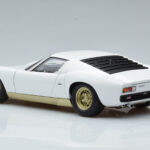 Lamborghini Miura SV Weiss AUTOart 1:18 - image 7 of 8