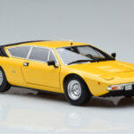 Lamborghini Urraco Gelb Kyosho 1:18 - image 6 of 10