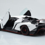 Lamborghini Veneno Weiss AUTOart 1:18 - image 3 of 8