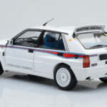 Lancia Delta HF Integrale 6 Weiss Kyosho 1:18 - image 7 of 8